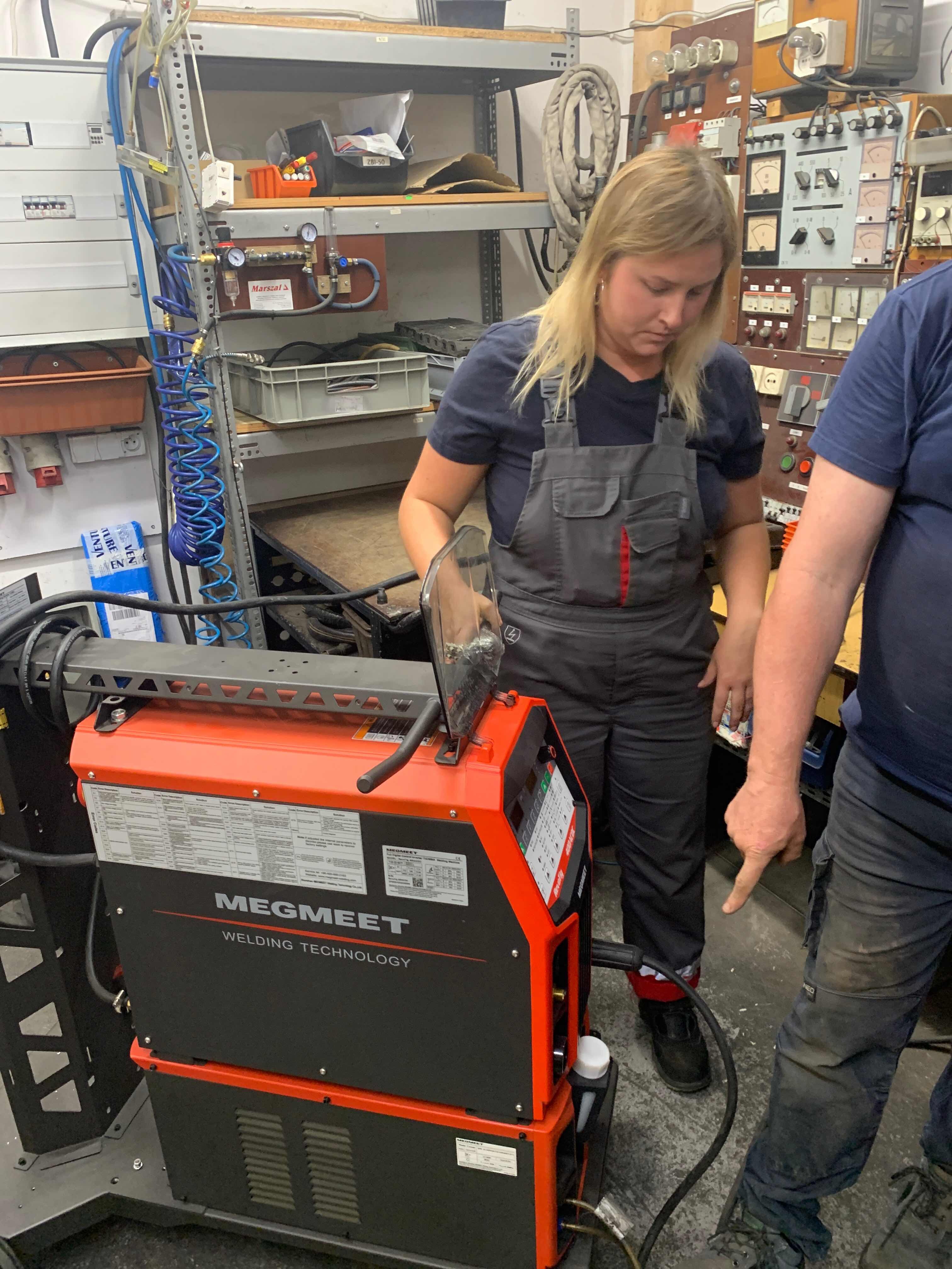 Megmeet welding machines and Marszal team.JPG